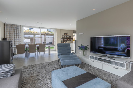 Image 1 of Cor Sinus con braccioli e poggiapiedi in Alcantara