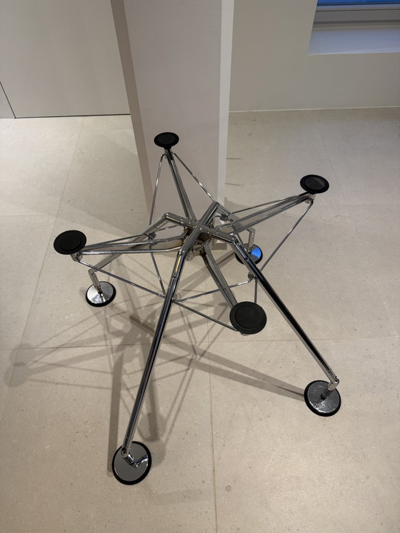 Image 1 of Tavola rotonda Tecno Nomos