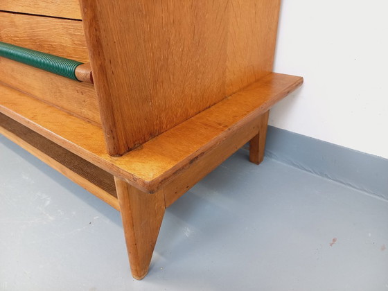 Image 1 of Armario antiguo de madera de roble de los años 50/60.