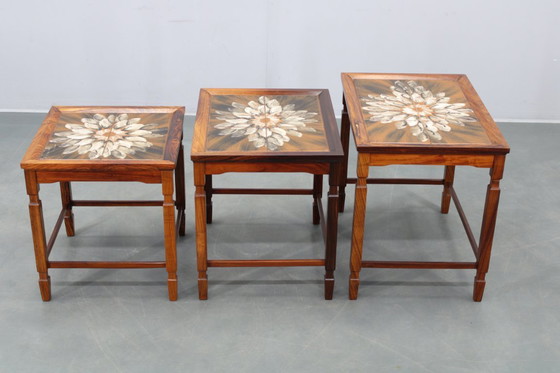 Image 1 of Mesas nido danesas de mediados de siglo, década de 1960, con tableros de azulejos