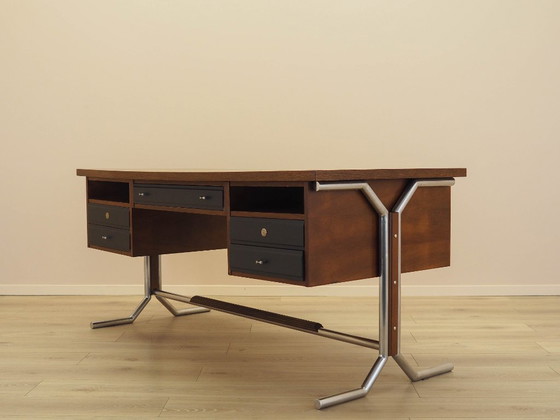 Image 1 of Scrivania in noce, design italiano, anni '70, realizzata in Italia.