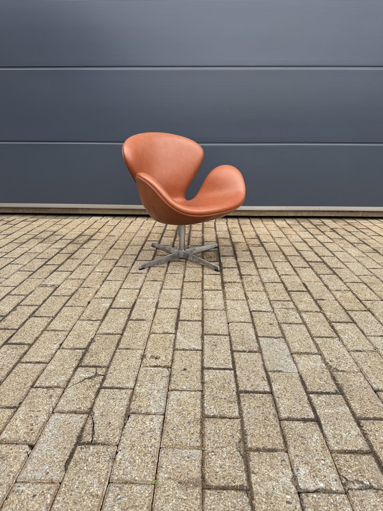 Image 1 of Silla Swan de Fritz Hansen, cuero color coñac, ¡¡en perfecto estado!!