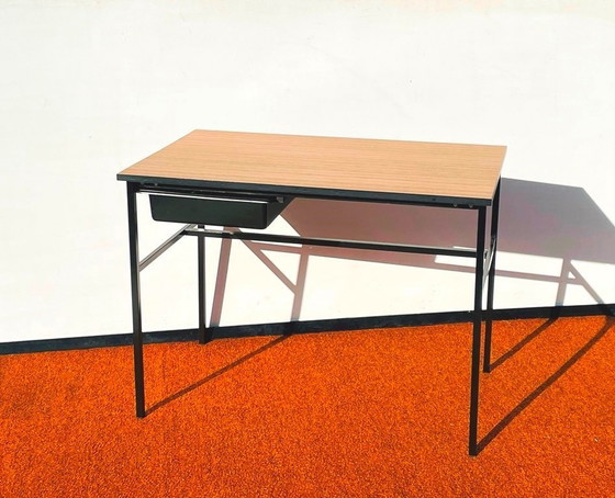 Image 1 of Piccola scrivania Junior Meurop [Vintage anni '60] Scrivania Guariche