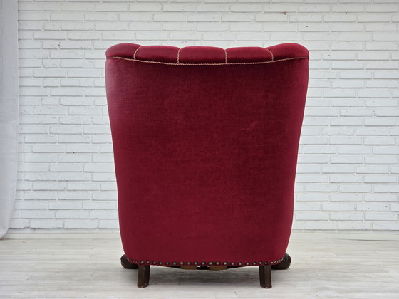 Image 1 of Chaise relax danoise des années 1960, velours de meuble rouge cerise, bois de chêne