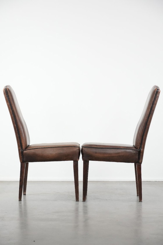 Image 1 of 8 x Tijdloze vintage schapenleren eetkamerstoel met karakter