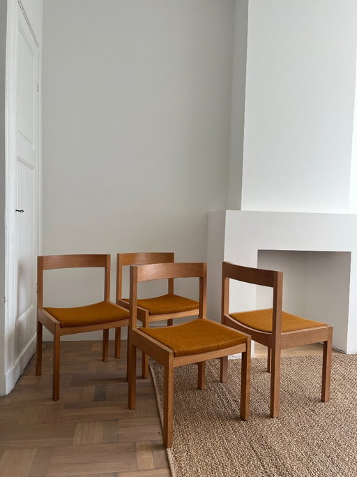 Set di 4 sedie da pranzo in rovere, di Gerard Geytenbeek per AZS, anni '60, firmate.