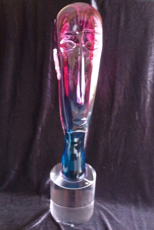 Murano glazen sculpturen brengen een eerbetoon aan Modigliani.