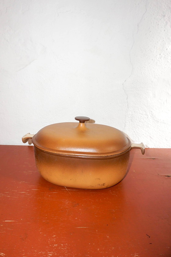 Image 1 of vintage le creuset brown enameled dust oven * cast iron cocotte * size 29 * le mama * enzo mari * french kitchenware * mid-centu