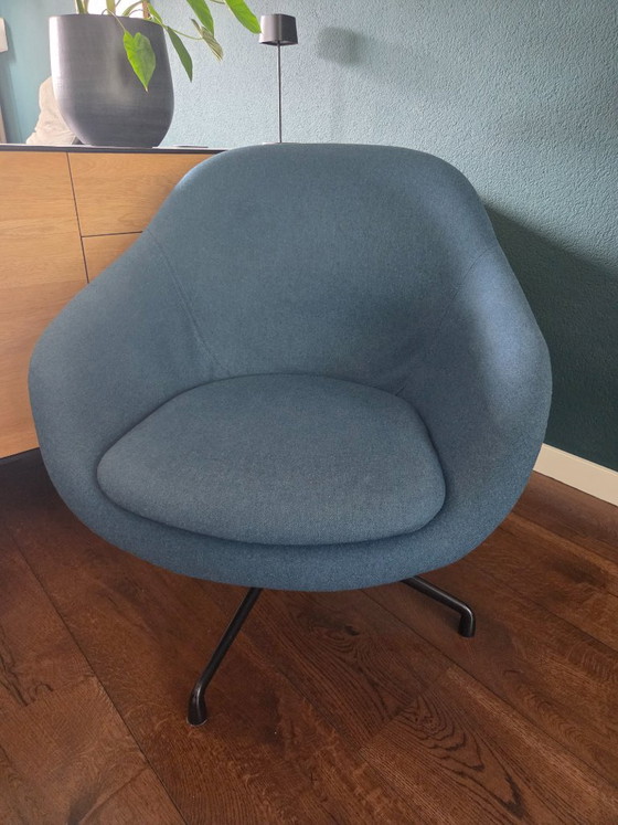 Hay AAL 81 azul petróleo con base giratoria negra – Sillones, Metal, Textile (photo 8 of 13)
