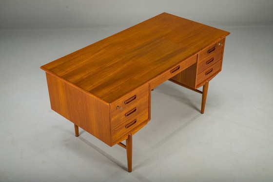 Image 1 of Mid-Century Modern Dänischer Teakholz-Schreibtisch, 1960er Jahre