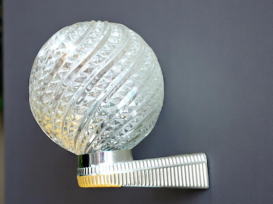 Image 1 of Lampada da parete in vetro trasparente color argento di metà secolo per camera da letto, anni '70