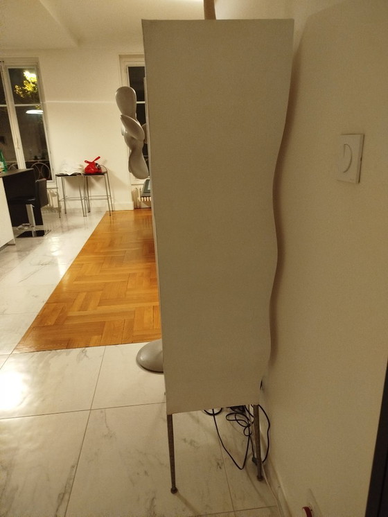 Image 1 of Estantería iluminada "Waves" – Diseño moderno