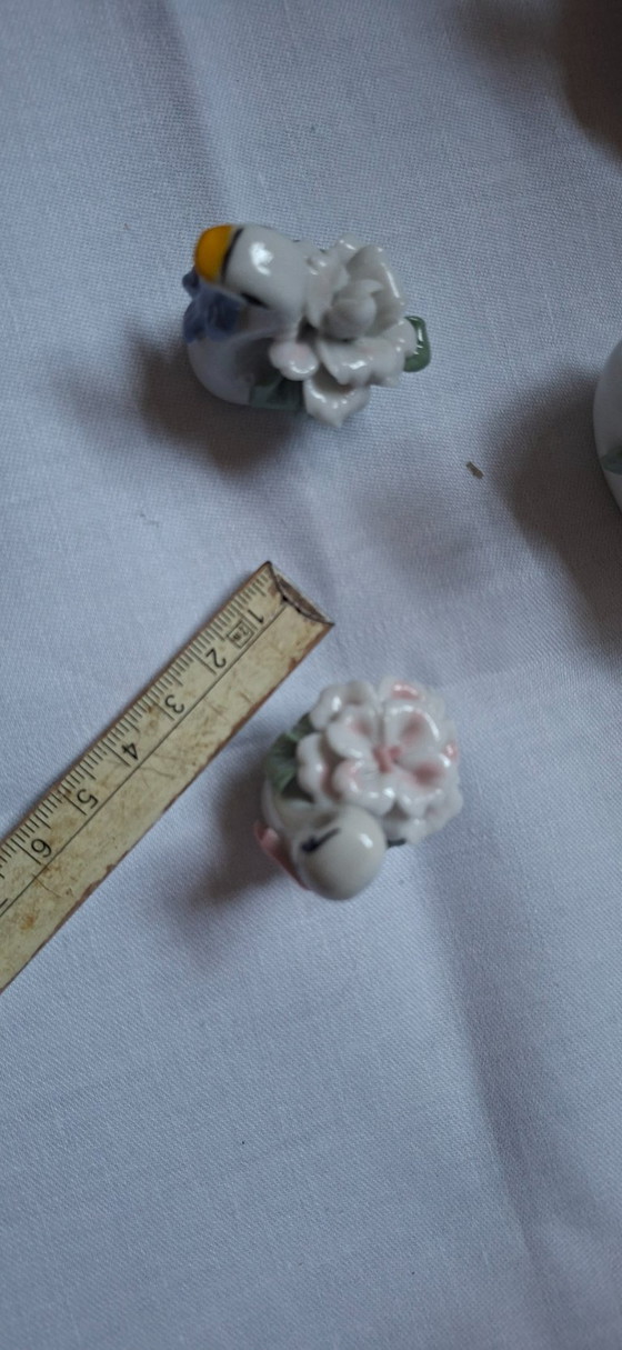 Vintage porcelain swans – Decorative Objects (photo 2 of 7)