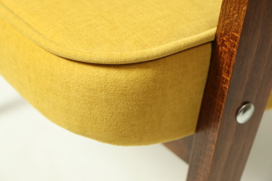 Image 1 of Fauteuil vintage en velours jaune doux, design Chierowsky