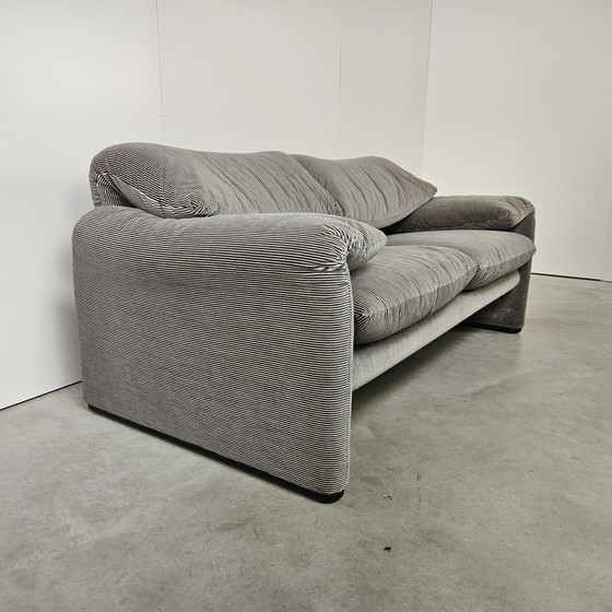 Image 1 of Italiaanse Cassina Maralunga, gestreept lichtgrijs/blauw