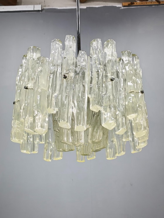 Suspension autrichienne exceptionnelle des années 1960, attribuée à J.T. Kalmar. – Glass (photo 3 of 12)