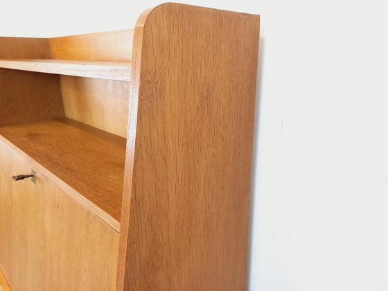 Image 1 of Meuble secrétaire bibliothèque de rangement vintage en bois de chêne des années 60