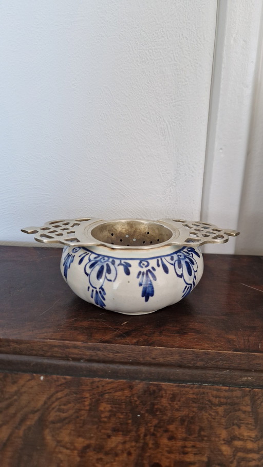 Delft blue tea strainer.