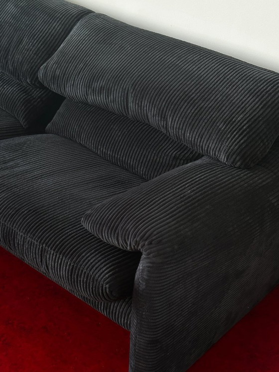 Sofá Cassina Maralunga de 2,5 plazas – Pana negra (como nuevo) – Sofás de 2 plazas, Textile (photo 4 of 8)