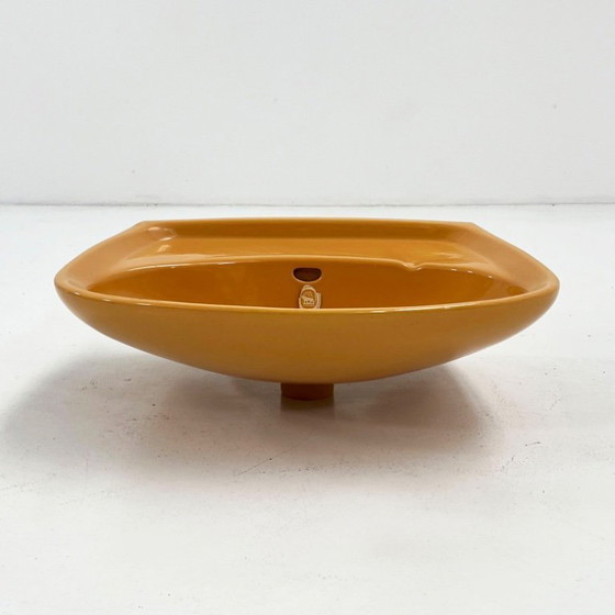 Image 1 of Vintage mosterdkleurige wastafel (M) van Keramag Keravit, jaren 80.