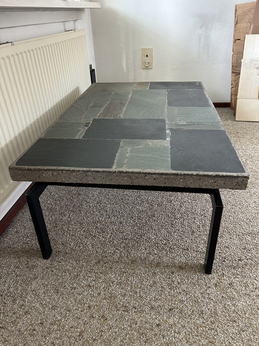 Tavolo in pietra naturale di pregio