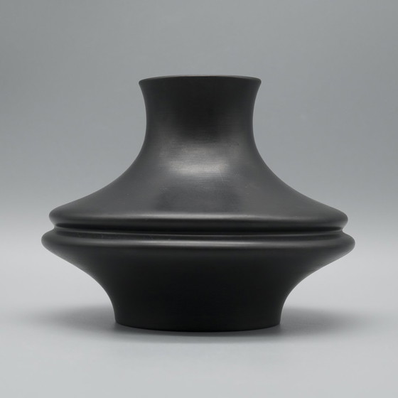 Image 1 of Werner Uhl ROSENTHAL Vase en porcelaine Duo UFO Noir mat & Blanc brillant