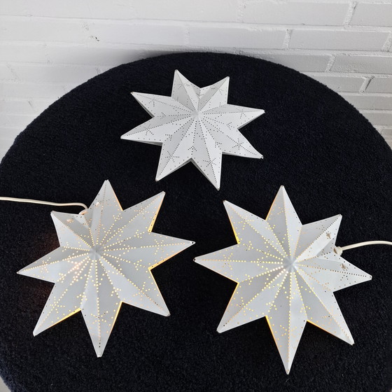 Image 1 of 3 étoiles de Noël vintage en métal perforé blanc des années 70