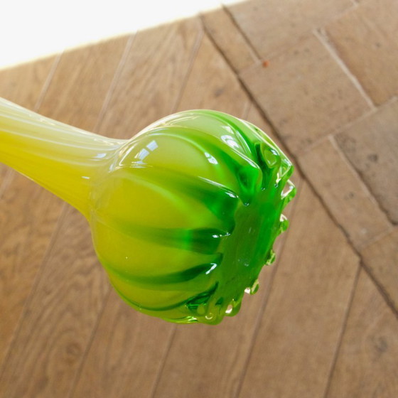 Image 1 of Vaso in vetro soffiato di Murano a forma di fiore giallo