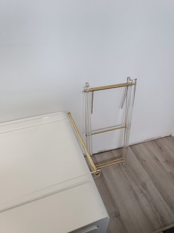 Image 1 of Opklapbaar bijzettafeltje van plexiglas en messing, jaren 70.