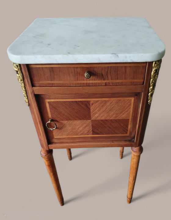 Image 1 of Bijzettafel in Louis XVI-stijl met marqueterie - Marmeren blad en verguld bronzen decoraties