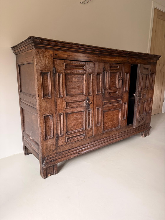 Image 1 of Antiek spaans dressoir