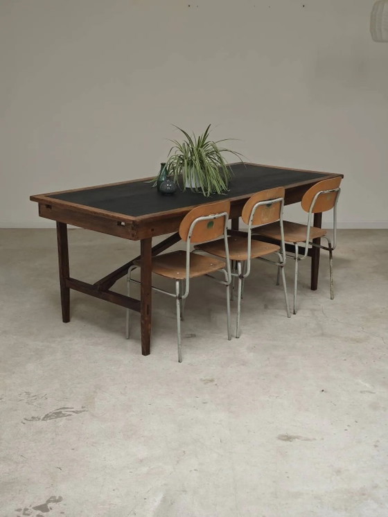 Tavolo pieghevole da officina vintage in rovere con piano nero patinato a mano. – Tavoli da pranzo (photo 8 of 37)