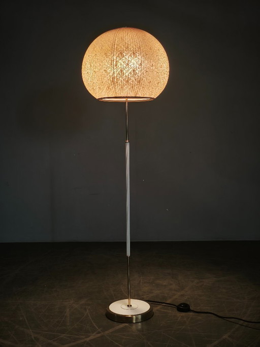 Lampada da terra tedesca di metà secolo con paralume a globo, anni '60