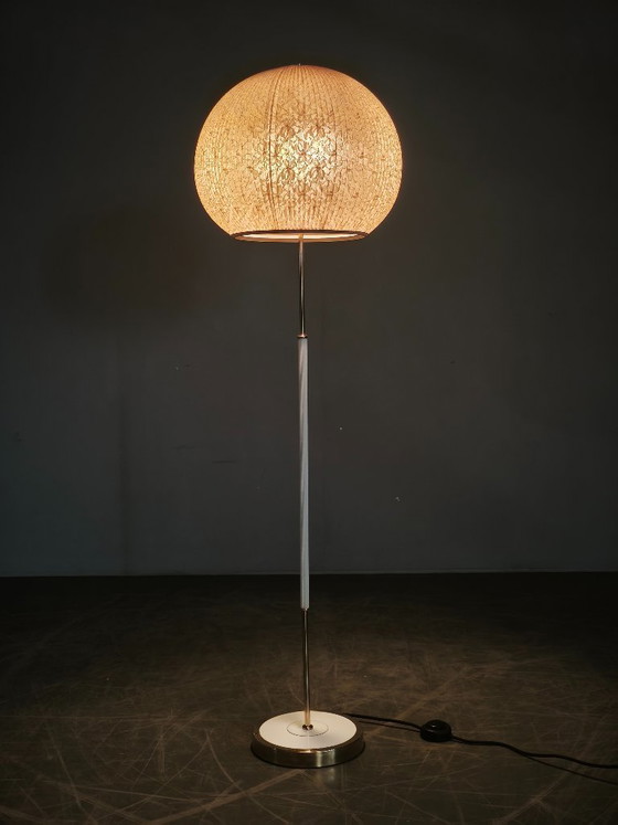 Image 1 of Lampada da terra tedesca di metà secolo con paralume a globo, anni '60