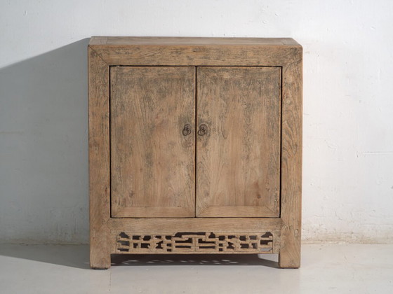 Antico mobile basso in olmo con grembiule traforato – Cina, circa 1950 – Credenze (photo 20 of 40)