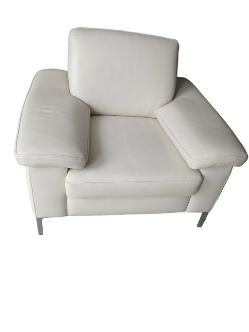 Sillón de cuero color crema