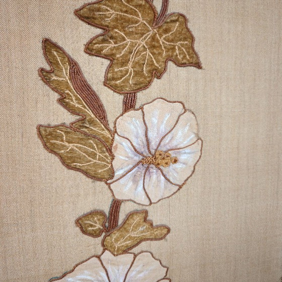 Image 1 of Paravent Art nouveau à motifs floraux brodés, vers 1900
