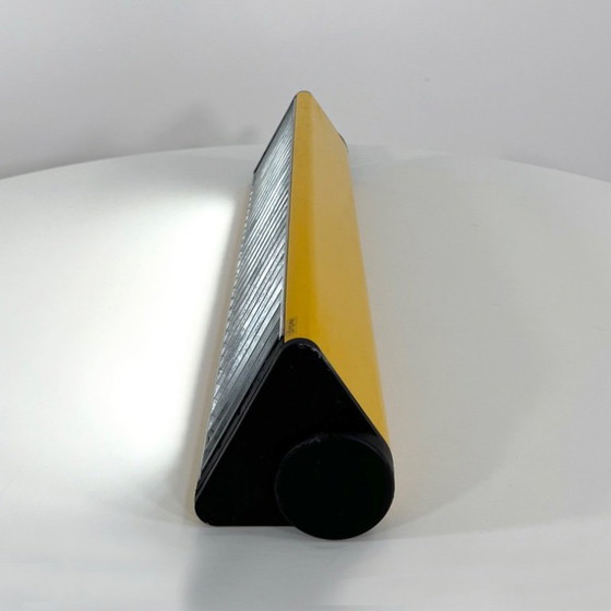 Image 1 of Gele hoek / driehoek neon, jaren 80