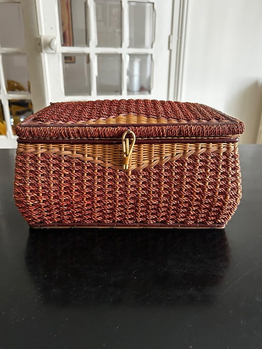 coffre en osier vintage