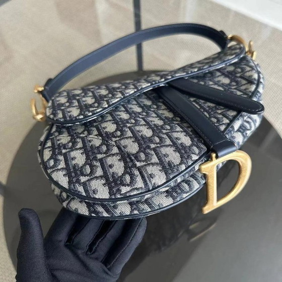 Image 1 of DIOR SADDLE MEDIUM - SCHUIN CANVAS MET GOUDEN BESLAG