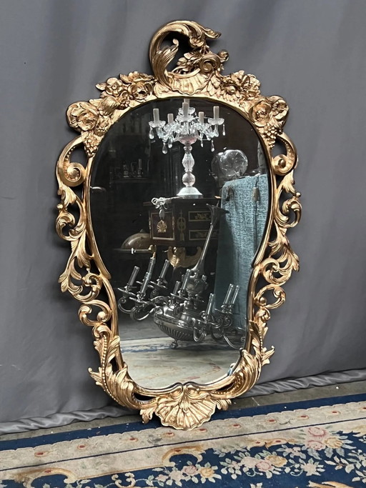 Miroir ancien en bois de style rococo. Noyer massif. – spiegels (photo 2 of 10)
