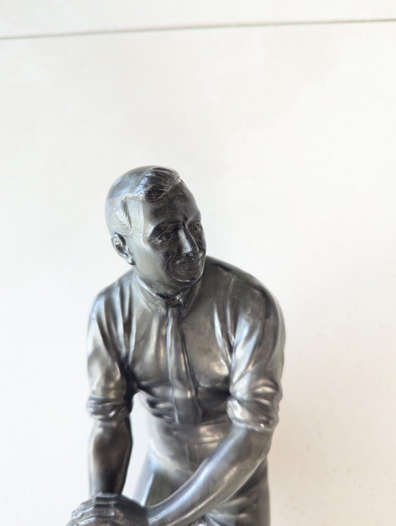 Image 1 of Scultura vintage in bronzo raffigurante un giocatore di bowling o bocce su base di marmo. Altezza: 42 cm. Peso: 5233 grammi.