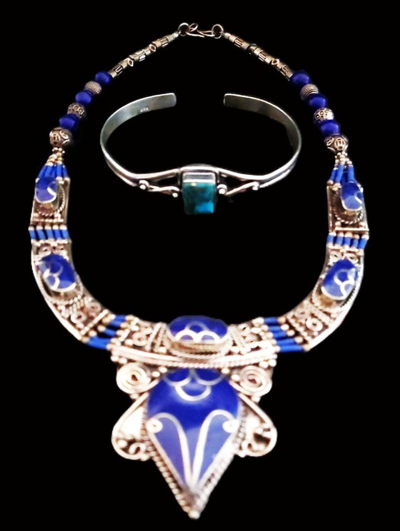 Image 1 of Sierraden set: halsketting met lapis lazuli en armband met turkooizen steen. Zilver.