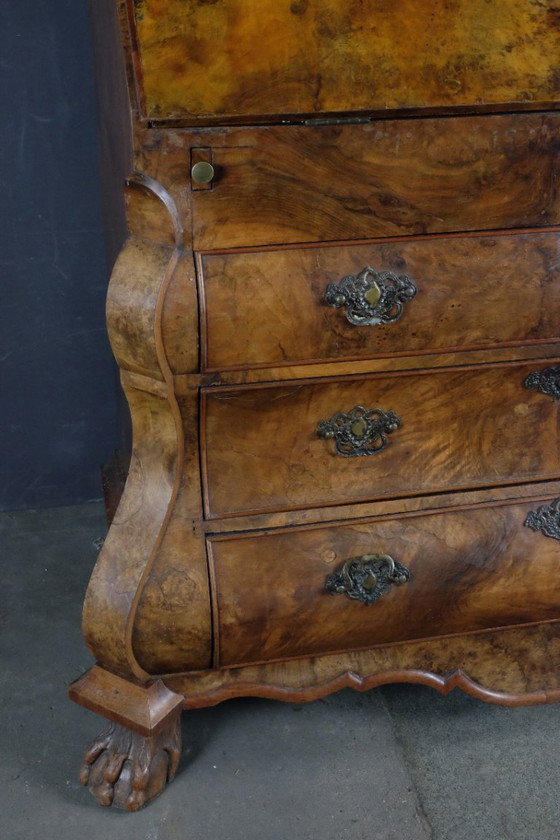 Image 1 of elegant 18th century desk with curb in burr walnut.