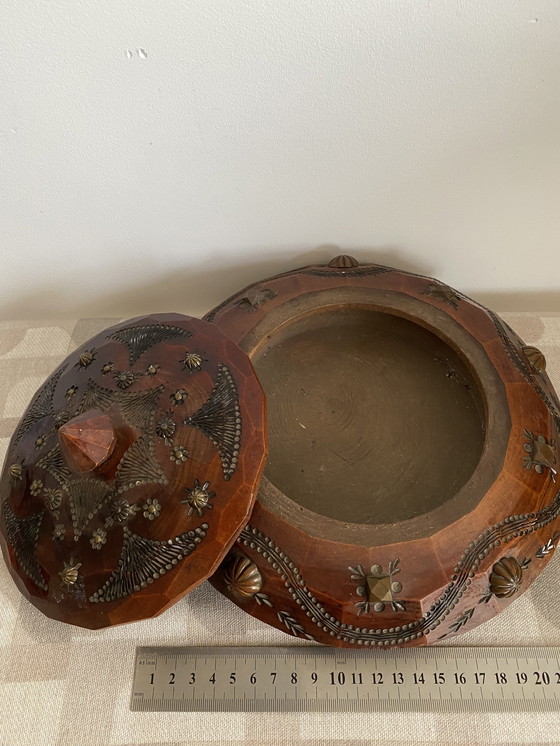 Image 1 of Antieke pot met deksel - hand carved - antique