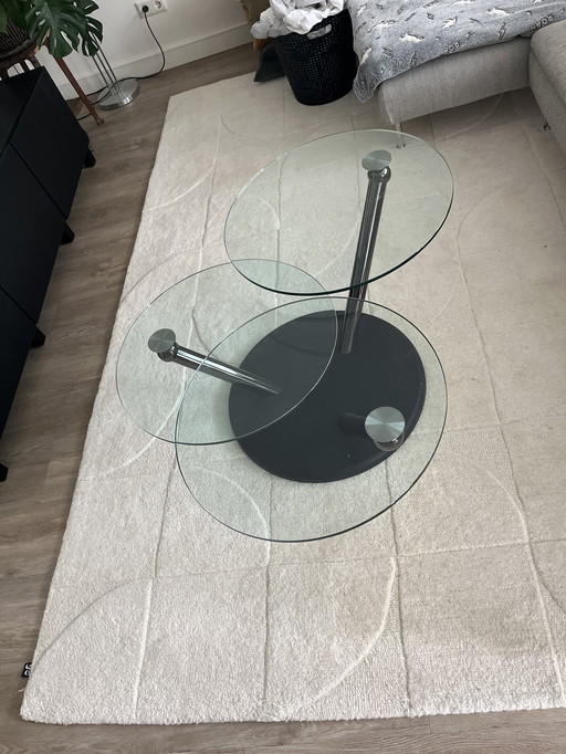 Rotating glass coffee table 