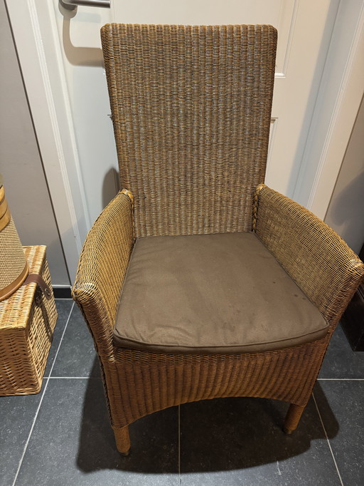 8 Lloyd Loom stoelen met bijhorende kussens 2 met armleuningen y 6 zonder leuning 