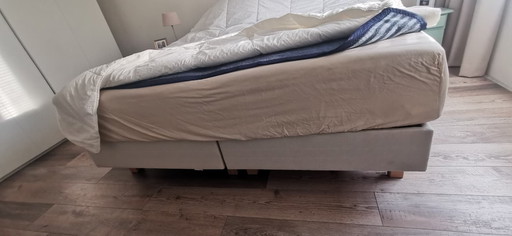 Bed (2 elektrisch bedframe) / dimmers