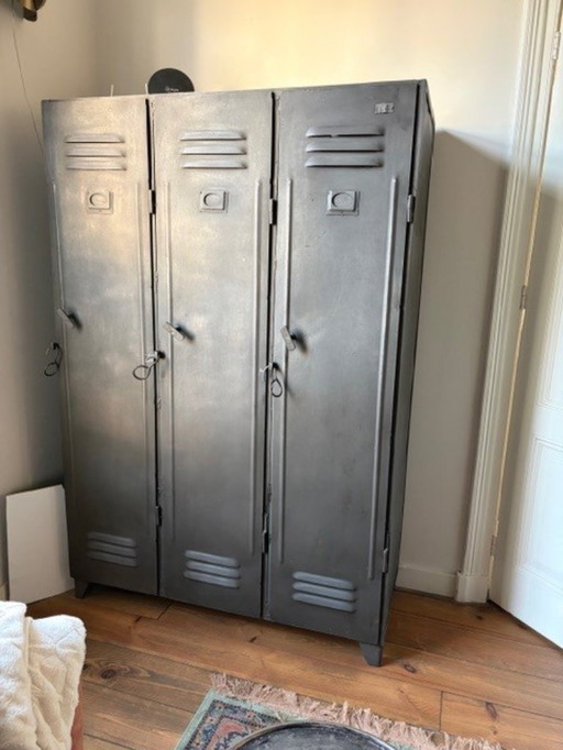 Industrial locker cabinet, three doors