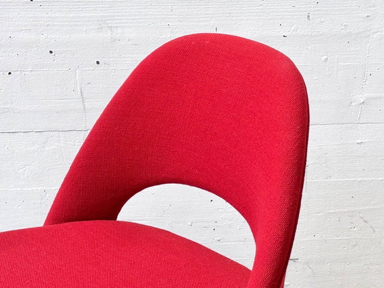 Image 1 of Eero Saarinen für Knoll International – Executive Chair mit rotem Stoffbezug, vertrieben durch Wohnbedarf Roche Basel, 1960er Ja